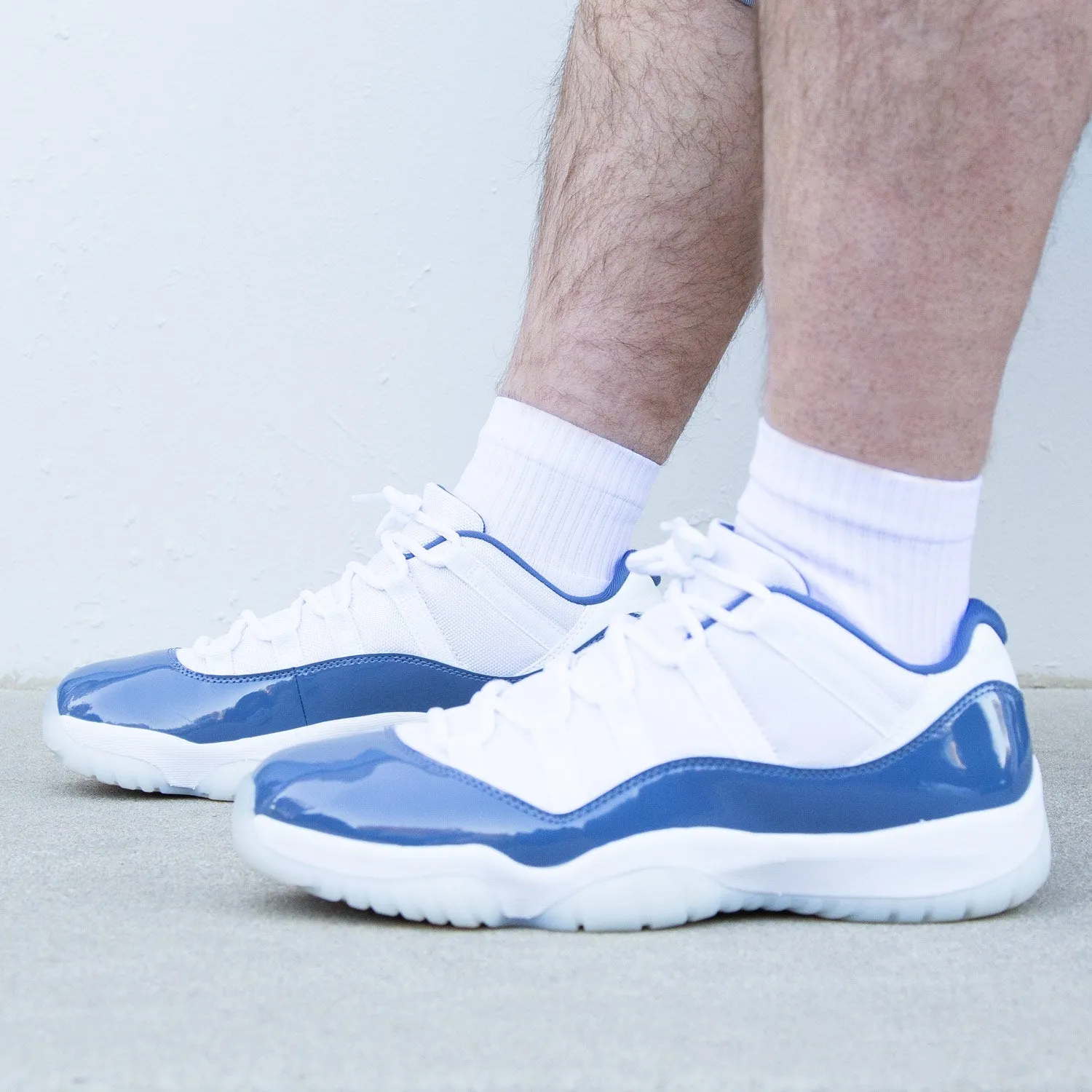 Solid Extra Cushioned Low Socks in White Ballislife